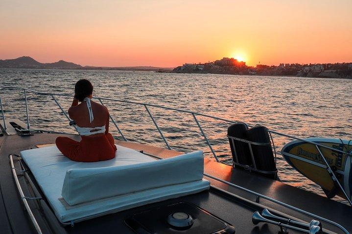 3-stündige private Yachtkreuzfahrt in Cabo Als ob Sie an Bord Ihrer eigenen privaten Yacht wären