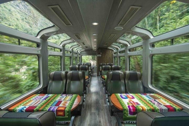 列車で行く究極のマチュピチュ1日アドベンチャー