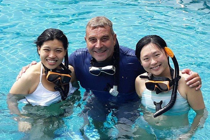 Scuba diving Pool lesson for beginners (1 hour )