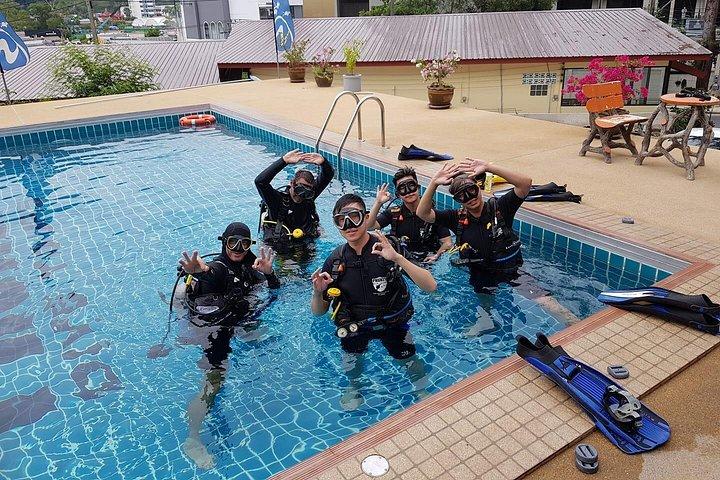 Scuba diving Pool lesson for beginners (1 hour )