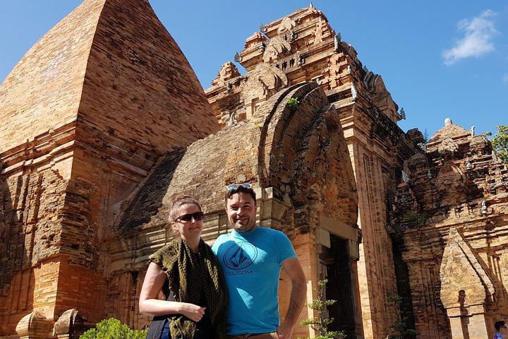 Hin- und Rücktransfer zum Flughafen Nha Trang sowie 1 Tag Stadtrundfahrt mit Schlammbad