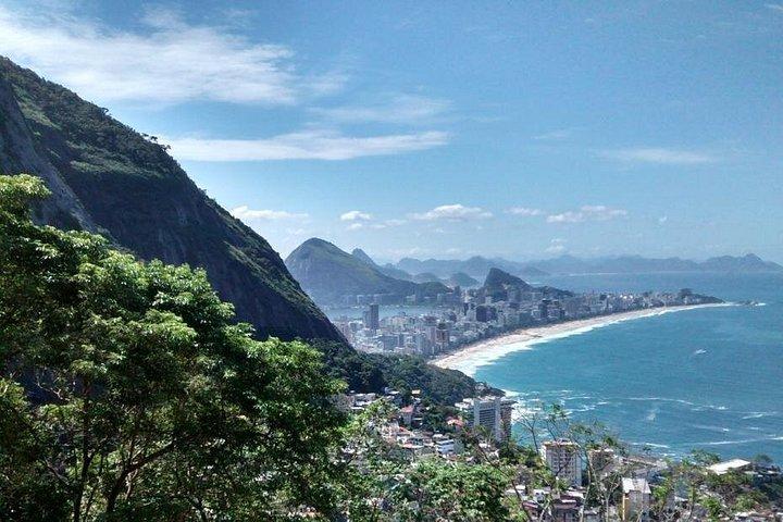 Dois Irmãos ハイキング + 貧民街ツアー (Two Brothers Hill)