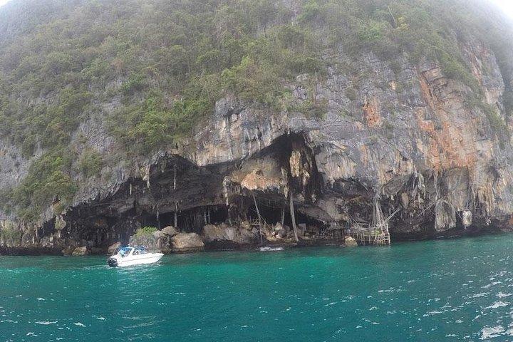 Maya Bay Sleepaboard Small-Group Tour from Phi Phi with Meals