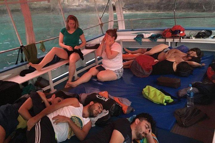 Maya Bay Sleepaboard Small-Group Tour from Phi Phi with Meals