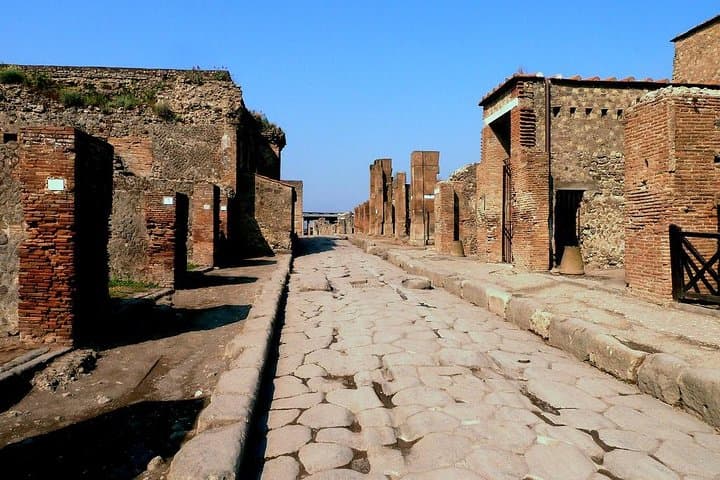 Skip the Line Full day Tour of Pompeii through the Ancient Domus