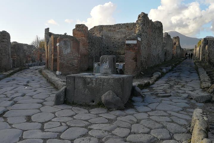 Skip the Line Full day Tour of Pompeii through the Ancient Domus
