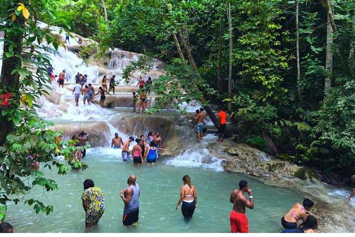 Combo Ultimate Dunns River Falls & Blue Hole (visite privée)