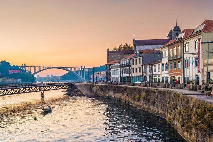 Privat tur fra Lissabon til Porto + valgfri portvinsmagning.