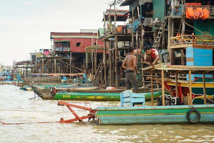 Kampong Phluk Floating Village Tour em barco