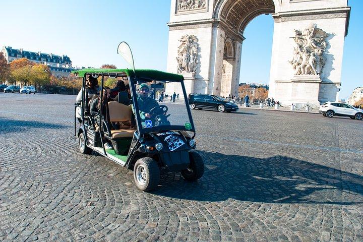 Discover Paris in electric golf carts