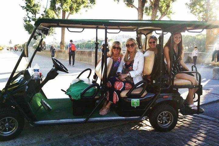 Discover Paris in electric golf carts