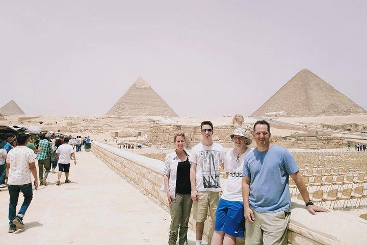 Excursão privada de 8 horas Pirâmides de Gizé, pirâmides de degraus de Sakkara e cidade velha de Memphis