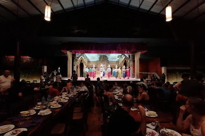 Buffet dinner with Apsara Show (Free 2 ways hotel transfer)