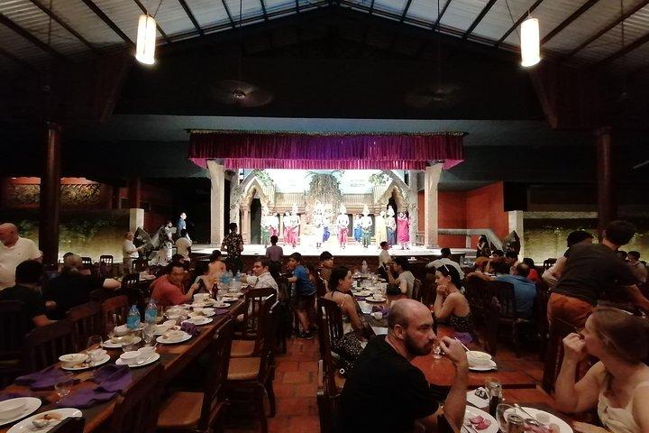 Buffet dinner with Apsara Show (Free 2 ways hotel transfer)