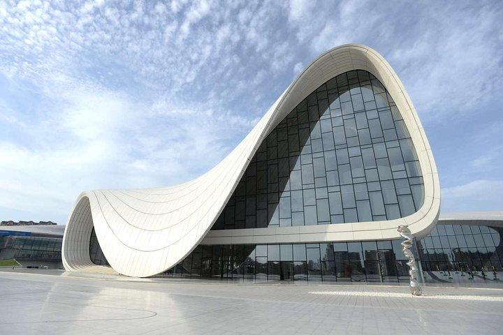 4-daagse tour: ophalen van de luchthaven + oude stad + nachttour + dagtocht Baku + Gabala