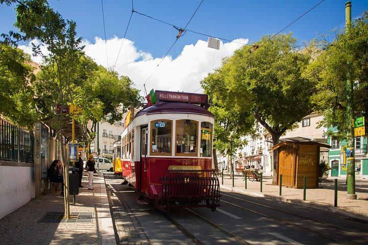 Lisbon Hills Rote Straßenbahn mit Straßenbahn 28 Route