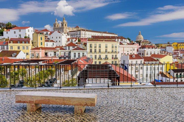 Lisbon Hills Rote Straßenbahn mit Straßenbahn 28 Route