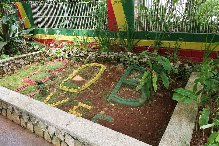 Nine Mile Bob Marley Mausoleum Transportation [ Fødested ]