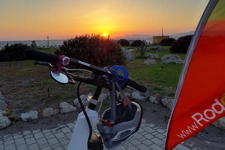 E-バイクでロドスを探訪 - 6時間のレンタル体験