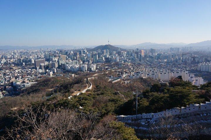 Caminata privada por el muro de Seúl [Inwangsan, Bugaksan, Parque Naksan, Torre N-Seúl]