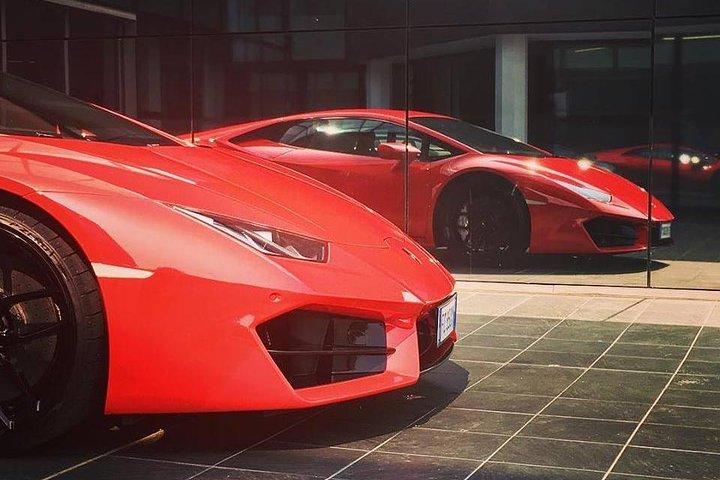 Schwarz & Rot: Lambo-Museum, Ferrari-Fabrik, Ferrari-Museum, Mittagessen, privater Transport