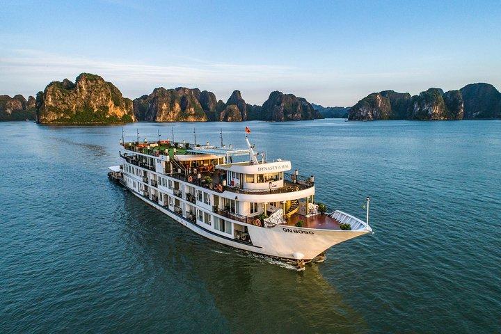 Halong Luxury Cruise 2D / 1N: kayak, natación, isla Titop, cueva sorpresa