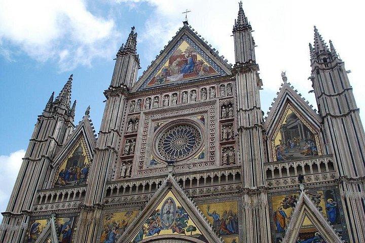 アッシジとオルヴィエート：ローマからのプライベート 1 日旅行