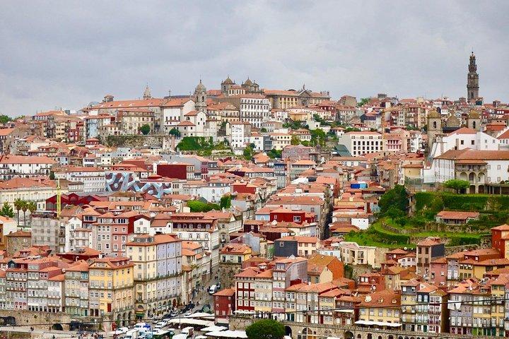Porto Food Tour of 8 Dégustations : Tarte à la crème anglaise, Bifana & Gemmes Cachées