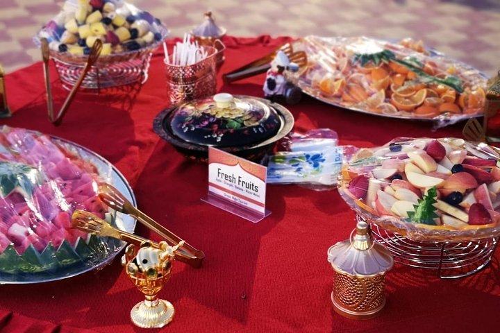 プライベートドバイデザートサファリ：BBQディナー、サンドボード＆5ショー