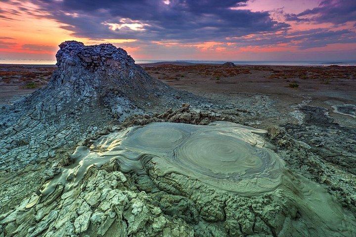 ゴブスタンと泥火山：旧石器時代への旅