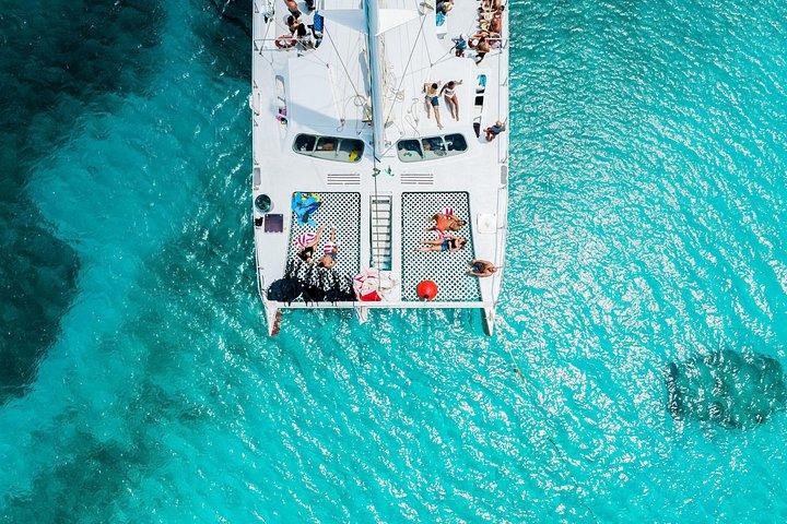 Half-Day Snorkel Sail Tour with Caribbean Lunch
