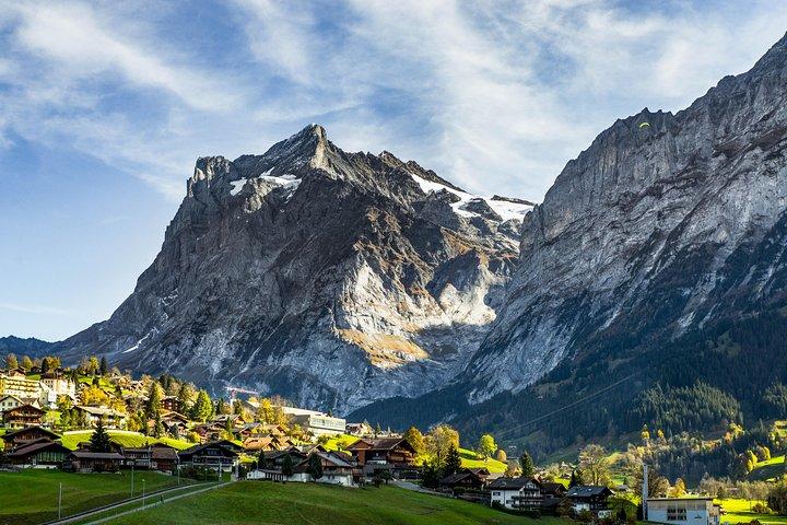 チューリッヒ発ユングフラウヨッホ日帰り旅行：スイスアルプス＆ベルネーゼオーバーラント
