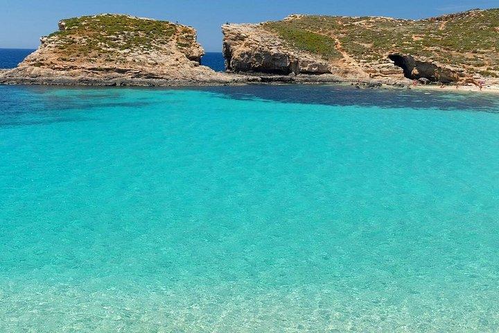 マルタプライベートボートツアー：ゴゾ島、コミノ島、ブルーラグーンクリスタルラグーン