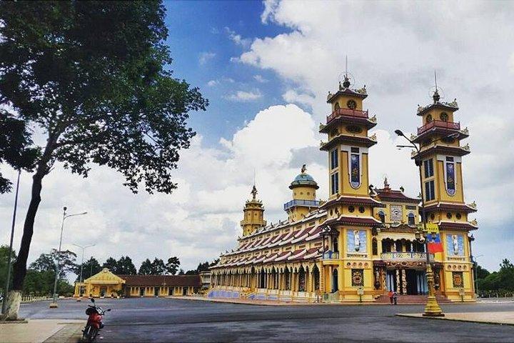 Visita Privada ao Santuário de Cao Dai | Hidden Gems of Tay Ninh