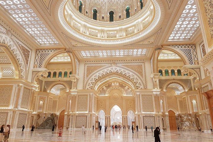 ドバイからアブダビへの日帰り旅行：グランドモスク、宮殿、エティハドタワー