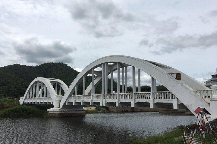 ランパーン寺院チェンマイ発プライベートツアー