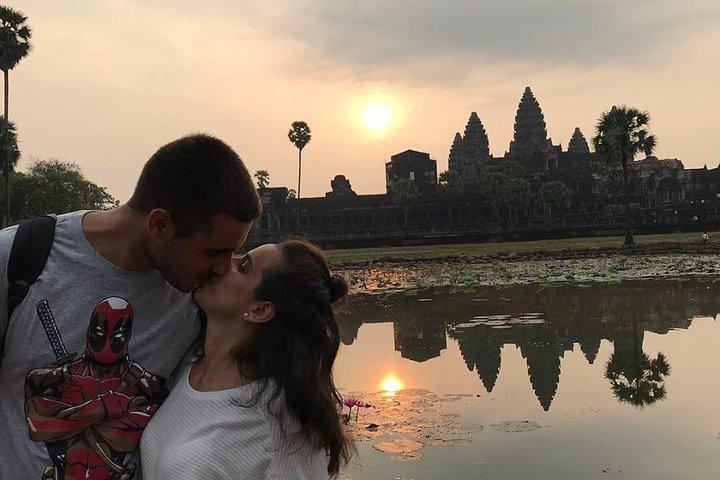 Tour privado de dia inteiro Angkor Wat Sunrise com guia de SiemReap