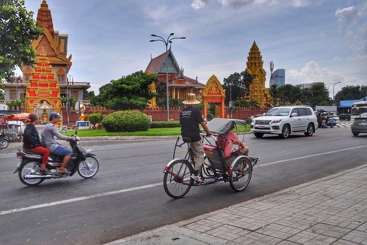 Hoteller i nærheden af Private City Tour, Royal Palace, Wat Phnom by Cyclo