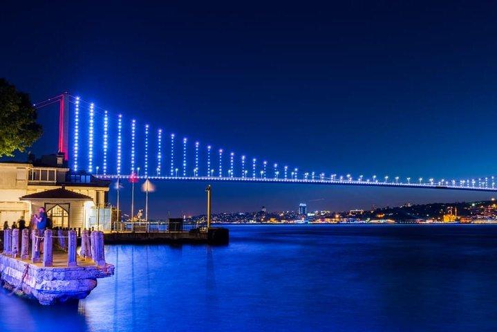 Istanbul: Dinner Cruise auf dem Bosporus & Shows