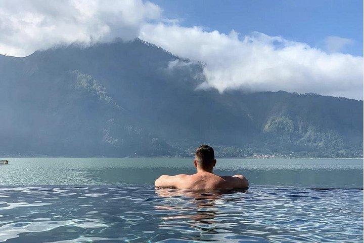 バトゥール山日の出ハイキングと温泉（プライベート＆オールインクルーシブ）