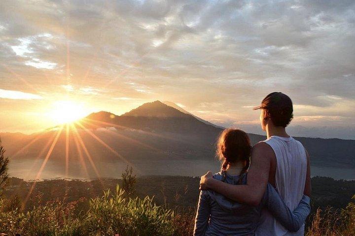 バトゥール山日の出ハイキングと温泉（プライベート＆オールインクルーシブ）