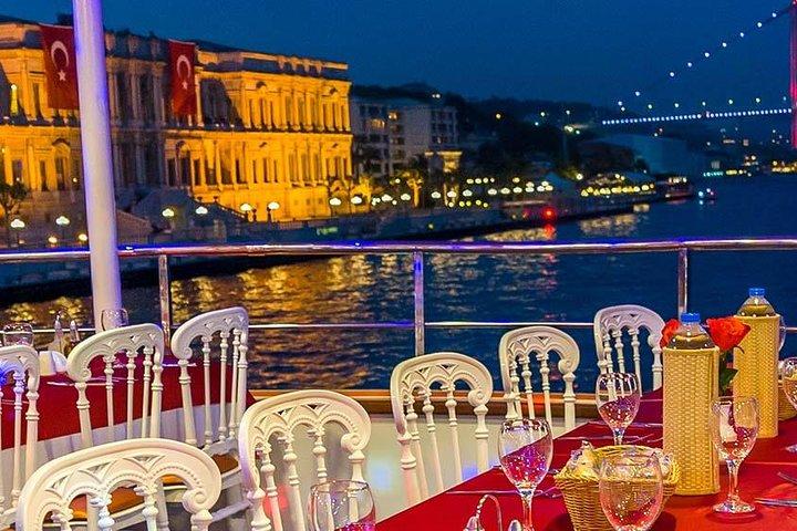 Bosphorus Sightseeing Cruise with Turkish Live Show and Dinner