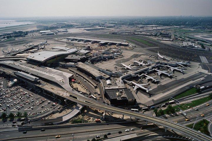 JFK空港からニューヨークのホテルまでの専用送迎サービスを1時間ごとに提供します。