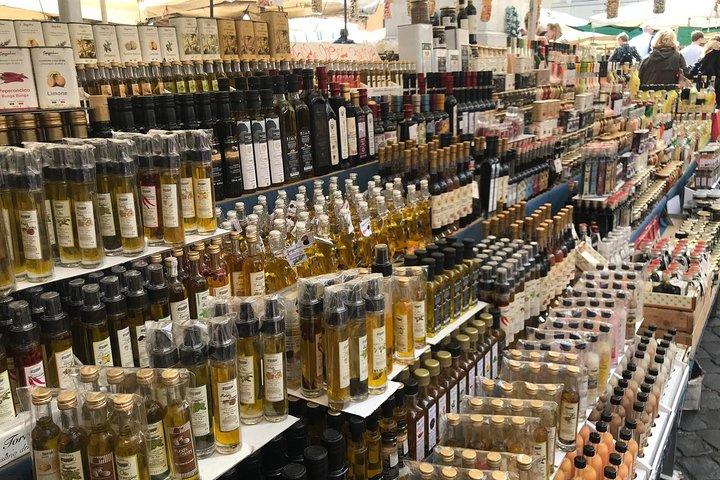トレヴィの泉、パンテオン、カンポデフィオーリの間でローマ料理とワインツアー