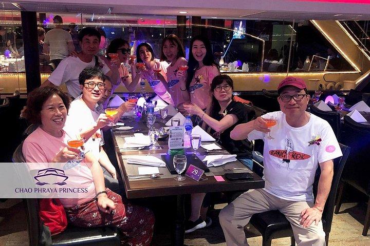 バンコク：チャオプラヤープリンセスでの2時間ディナークルーズ