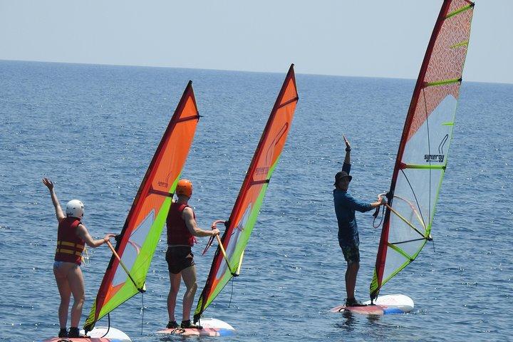 Clases de windsurf en Santorini