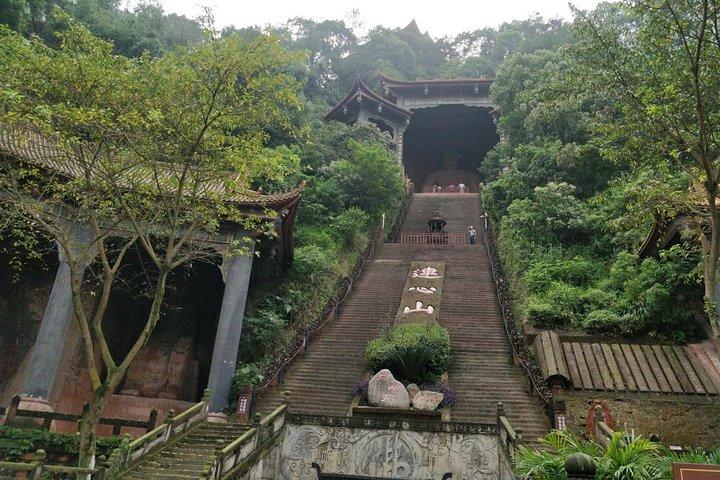 楽山大仏と東仏公園一日ツアー