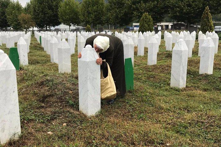 REMEMBERING SREBRENICA (Genocide study tour 11/07/95)