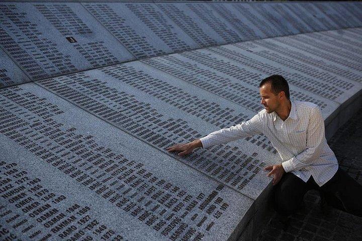 REMEMBERING SREBRENICA (Genocide study tour 11/07/95)