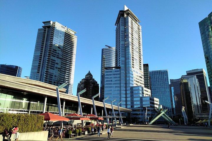 プライベートトランスファー、バンクーバー国際ブリティッシュコロンビア州バンクーバー行きの空港 -  VIP、SEDAN